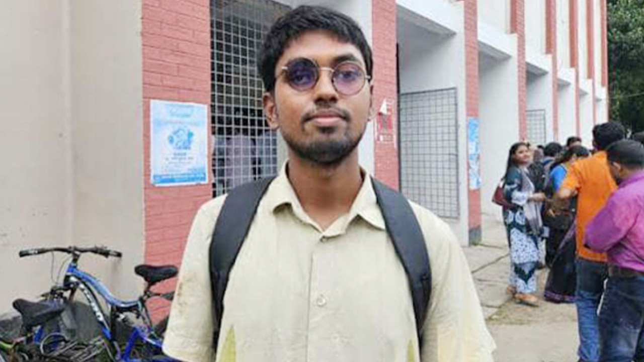 রাকসুতে বিজয়ী জুলাই আন্দোলনে চোখ হারানো দ্বীপ মাহবুব